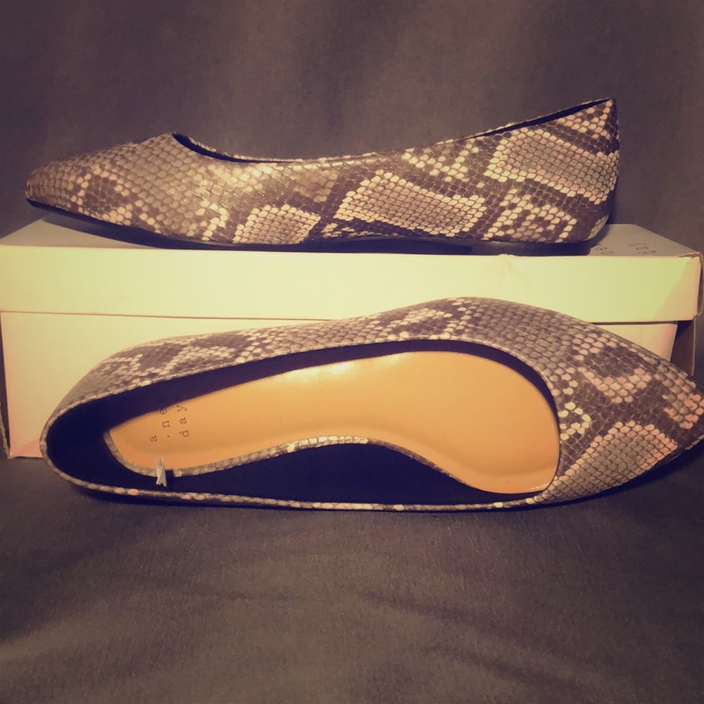 BNWOT Kora Microsuede Pointed Flats Animal Print